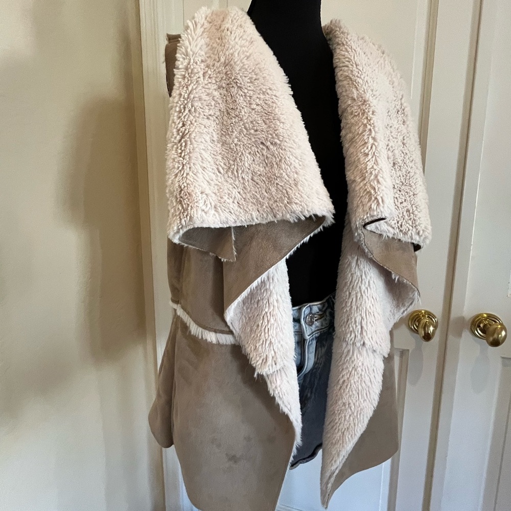 Tan and Cream Faux Shearling and Suede Vest - Picture 14 of 16